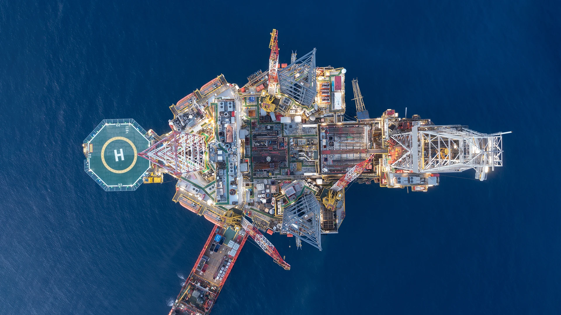 Complex offshore energy project